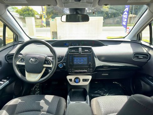 Used 2017 Toyota Prius Two FWD image 6