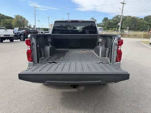 Used 2023 Chevrolet Silverado 1500 LT AWD/4WD image 16