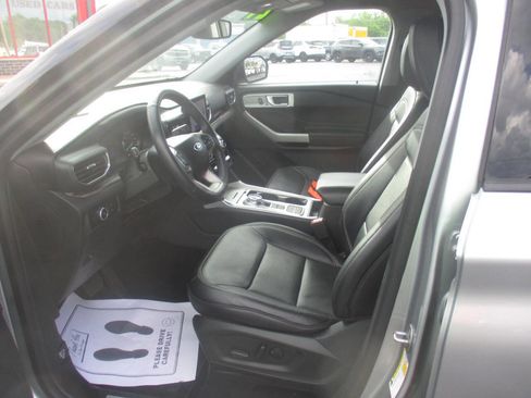 Used 2024 Ford Explorer Limited image 16