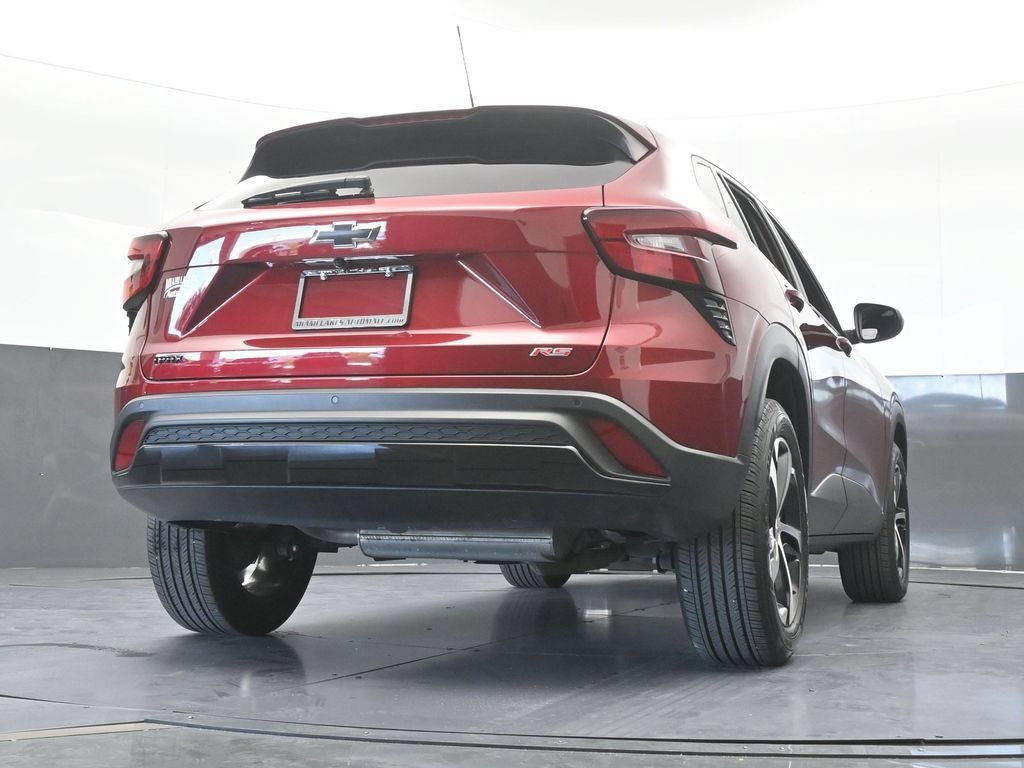 Used 2025 Chevrolet Trax RS w/ Sunroof Package FWD image 58
