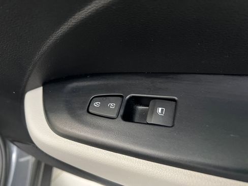 Used 2025 Hyundai Venue SEL FWD image 25