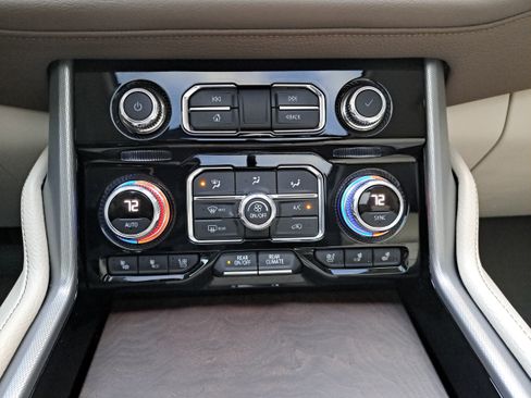 Used 2021 GMC Yukon Denali w/ Denali Premium Package image 23