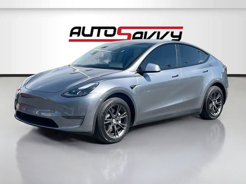 Used 2025 Tesla Model Y Long Range AWD/4WD image 3