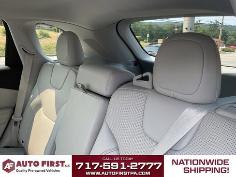 Used 2019 Jeep Cherokee Limited w/ Technology Group FWD image 13
