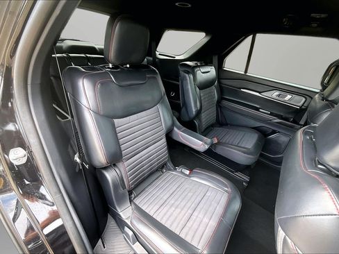 Used 2025 Ford Explorer ST-Line AWD/4WD image 17