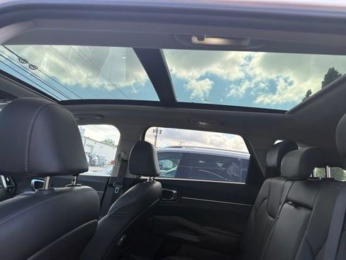 Certified 2022 Kia Sorento S w/ Panoramic Sunroof Package FWD image 11