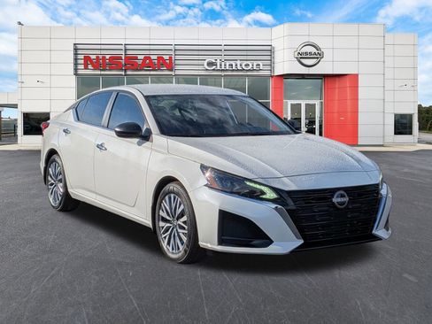 New 2025 Nissan Altima 2.5 SV image 1