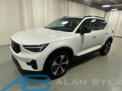Used 2026 Volvo XC40 B5 Plus AWD/4WD image 1