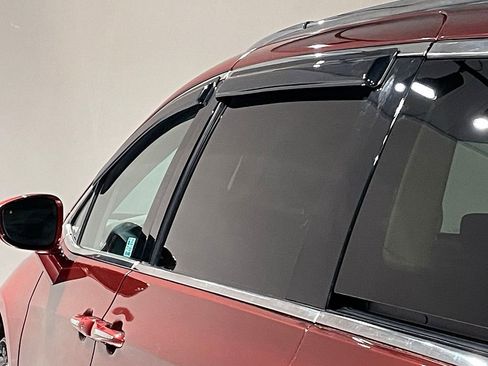 Used 2021 Chrysler Pacifica Touring-L image 16