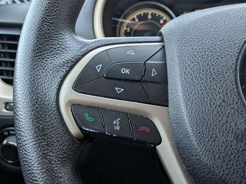 Used 2016 Jeep Cherokee Sport FWD image 15