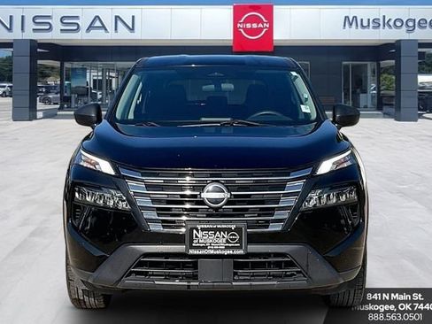 Used 2024 Nissan Rogue S AWD/4WD image 2