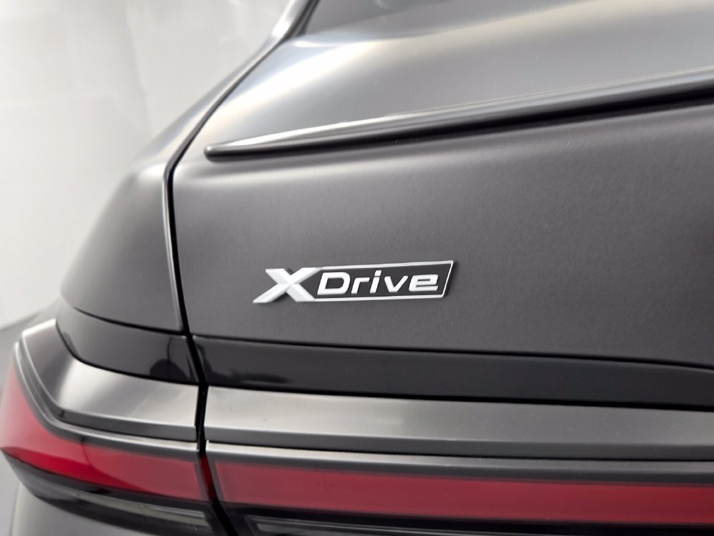 Certified 2023 BMW 760i xDrive AWD/4WD image 25