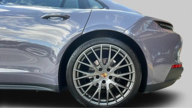 Used 2025 Porsche Panamera 4 w/ Premium Package AWD/4WD image 21