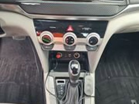 Used 2019 Hyundai Elantra SE image 6