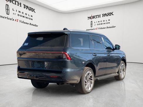 New 2026 Lincoln Navigator Premiere AWD/4WD image 3