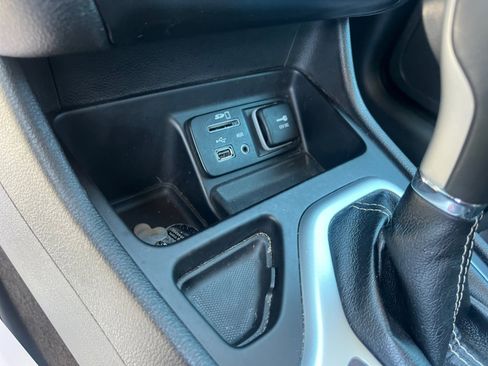 Used 2018 Jeep Cherokee Latitude Plus image 31