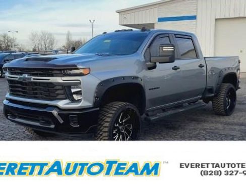 Used 2024 Chevrolet Silverado 2500 Custom w/ Custom Convenience Package image 1