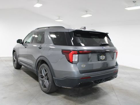 Used 2025 Ford Explorer ST-Line w/ ST-Line Street Pack AWD/4WD image 7