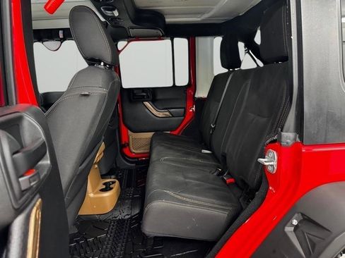 Used 2018 Jeep Wrangler Unlimited Sahara AWD/4WD image 12
