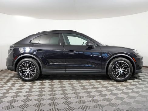 Certified 2025 Porsche Macan 4 Electric w/ Premium Package AWD/4WD image 8