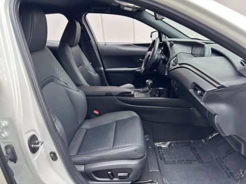Used 2022 Lexus UX 200 w/ Accessory Package (Z2) FWD image 14