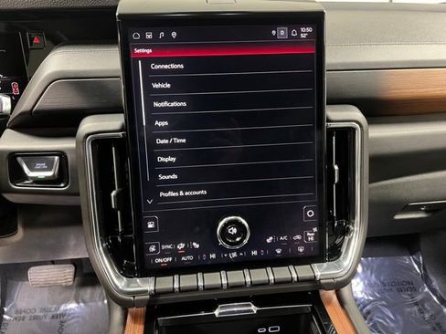 Used 2025 GMC Yukon XL Denali w/ Sun & Power Step Package image 39