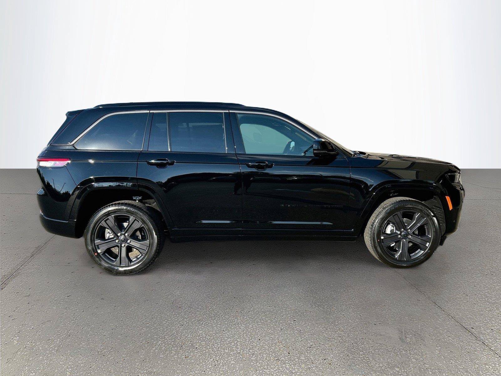 New 2027 Jeep Grand Cherokee Limited AWD/4WD image 3