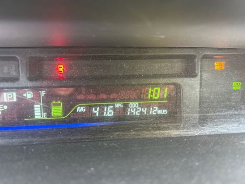 Used 2014 Toyota Prius V Two image 10