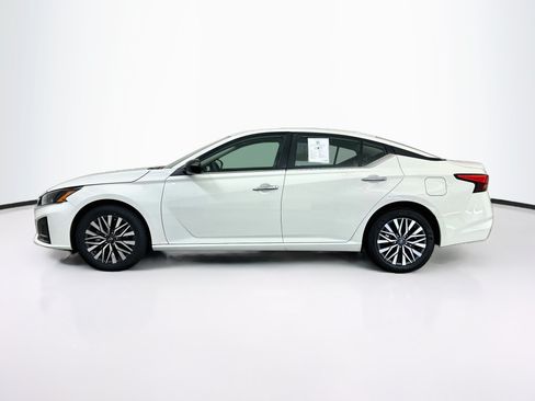 Used 2025 Nissan Altima 2.5 SV AWD/4WD image 4