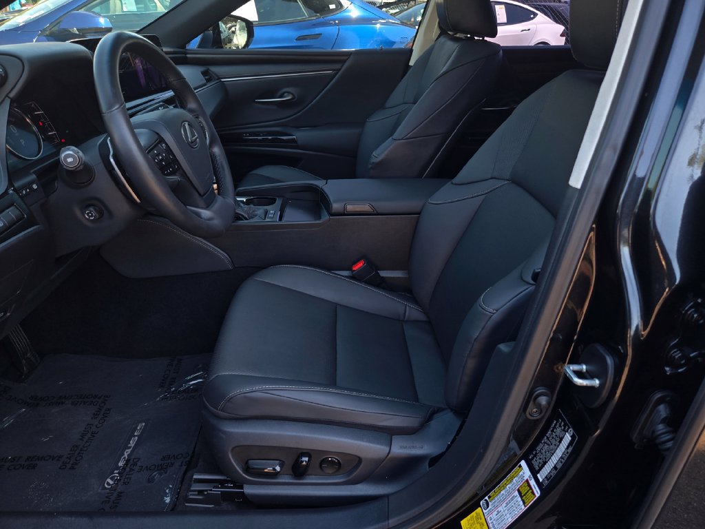 Used 2025 Lexus ES 300h w/ Premium Package FWD image 17