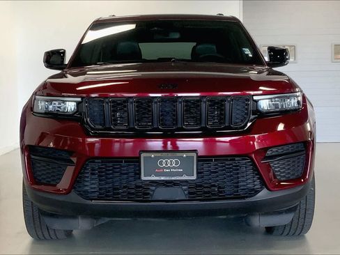 Used 2023 Jeep Grand Cherokee Altitude image 6