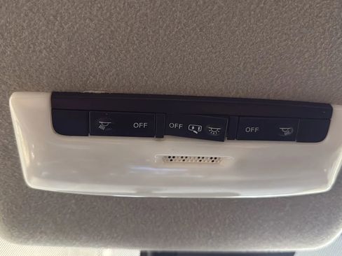 Used 2023 Nissan Versa S FWD image 19