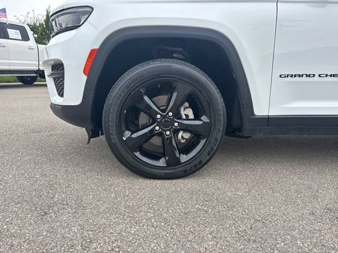 Used 2023 Jeep Grand Cherokee Altitude AWD/4WD image 30