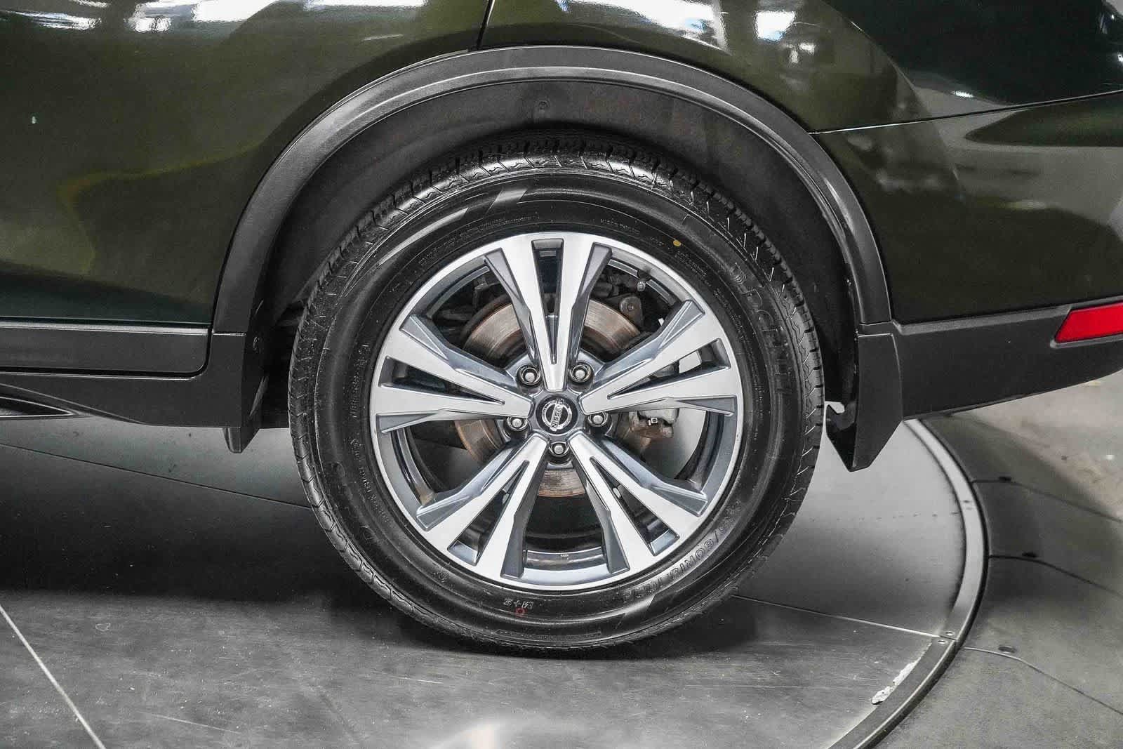 Used 2019 Nissan Rogue SV w/ Sun & Sound Touring Package AWD/4WD image 10