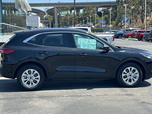 Certified 2023 Ford Escape Active FWD image 2