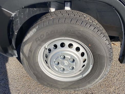 Used 2025 RAM ProMaster 2500 w/ Convenience Group image 26