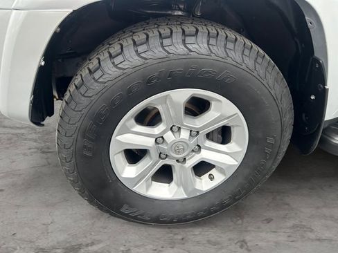 Used 2016 Toyota 4Runner SR5 AWD/4WD image 9