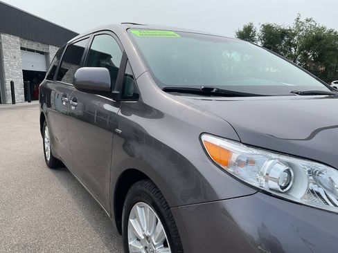 Used 2017 Toyota Sienna XLE w/ XLE Navigation Package AWD/4WD image 11