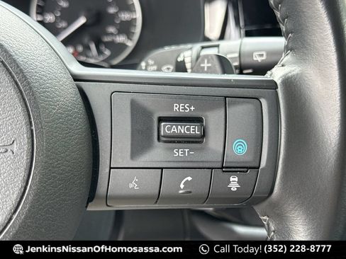 Certified 2024 Nissan Pathfinder SV FWD image 39
