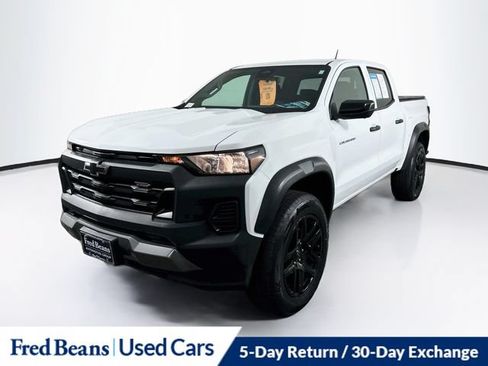 Used 2024 Chevrolet Colorado Trail Boss w/ Technology Package AWD/4WD image 3