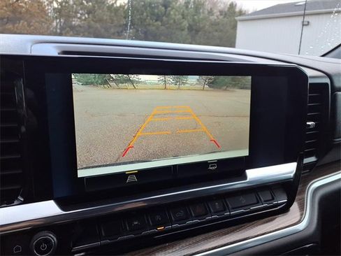 Used 2022 Chevrolet Silverado 1500 LT image 18