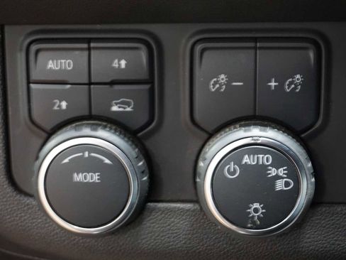 Used 2023 Chevrolet Suburban LT image 31