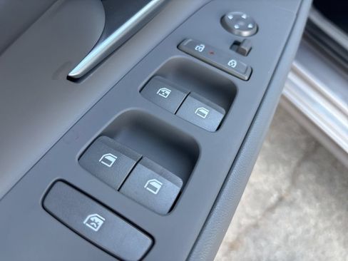 New 2025 Hyundai Elantra SEL FWD image 19