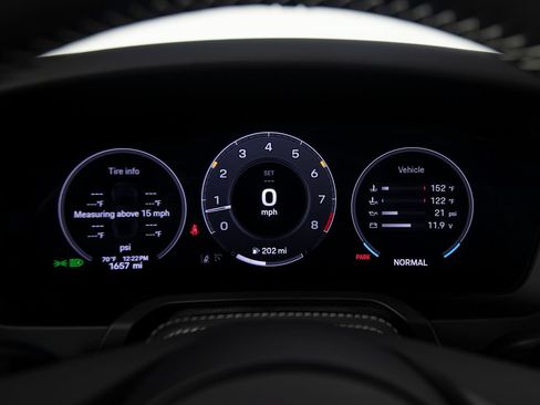 Certified 2025 Porsche 911 Carrera RWD image 22