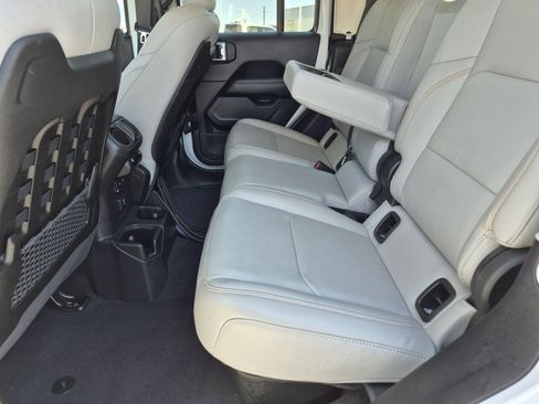 Used 2023 Jeep Gladiator Mojave AWD/4WD image 17