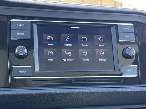 Certified 2024 Volkswagen Jetta SE w/ Panoramic Sunroof Package image 13