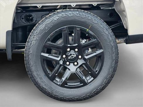 New 2026 Chevrolet Silverado 1500 Custom Trail Boss w/ LPO, Dark Essentials Package AWD/4WD image 11