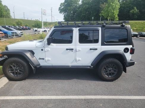 Used 2024 Jeep Wrangler Unlimited Sport w/ Convenience Group AWD/4WD image 4