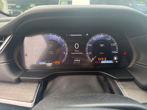 Used 2025 Jeep Grand Cherokee Limited w/ Black Appearance Package image 9