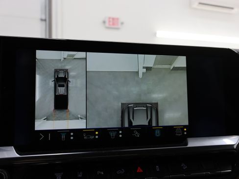 Used 2025 Chevrolet Silverado 2500 LT w/ Trail Boss Package image 17